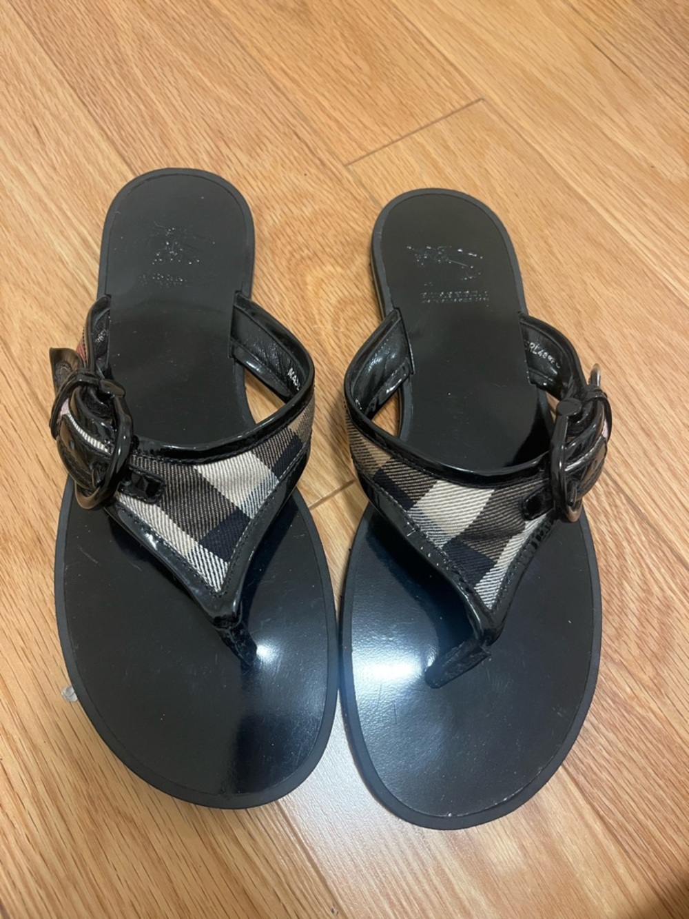 BURBERRY Black Plaid Thong Sandals with Buckle Accent - Women